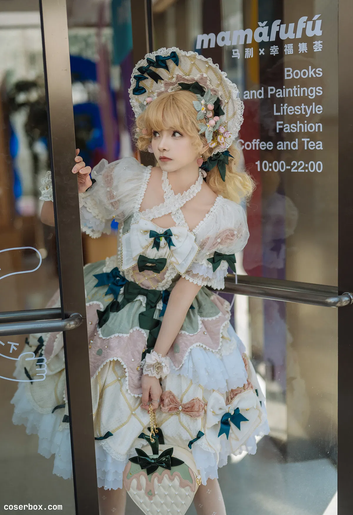 谢安然 2026.01.18 草莓包包翻糖蛋糕 - 2