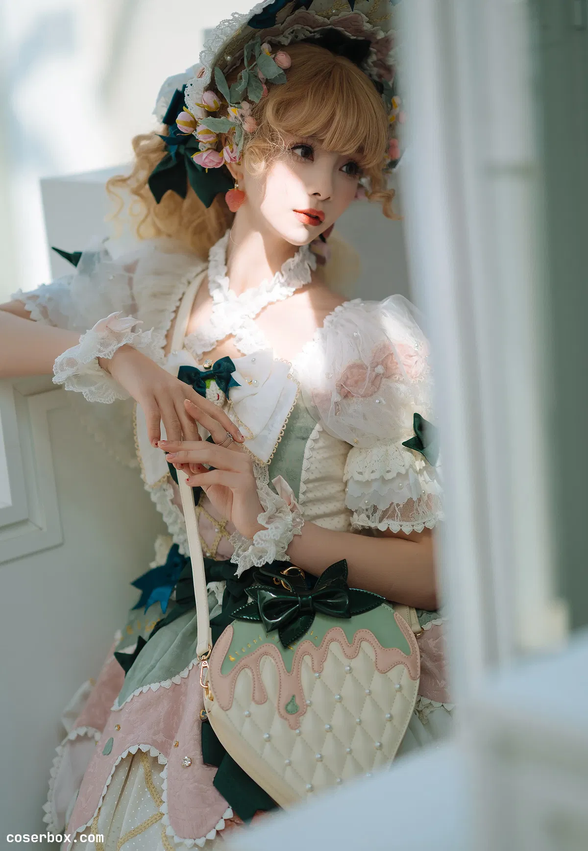 谢安然 2026.01.18 草莓包包翻糖蛋糕 - 1