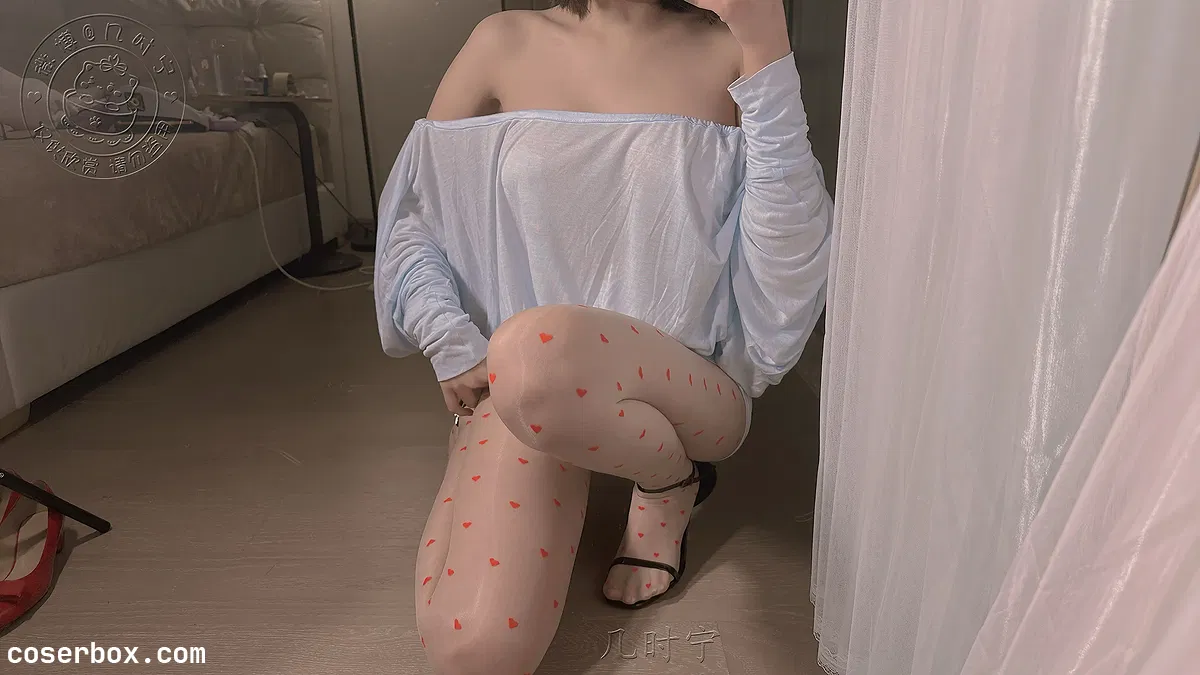 几时宁 2026.02.24 蓝色露背裙 - 2